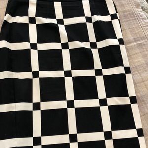 Great pattern pencil skirt.